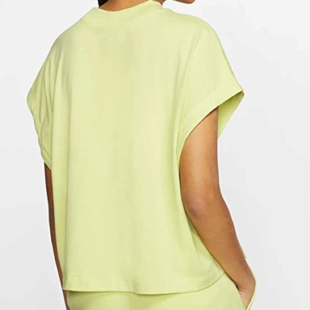 Nike Sportswear Essential Womens Top T-Shirt NWT - Picture 2 of 6